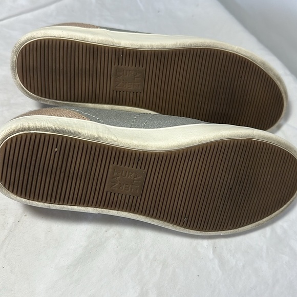 Naturalizer Textured Silver Leather Sneakers, 7.5M - Picture 7 of 7